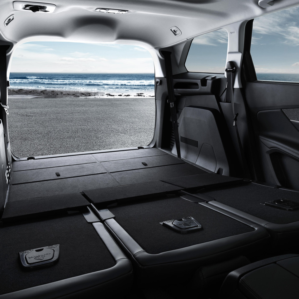 Nouveau SUV PEUGEOT 5008 : Coffre de grand volume