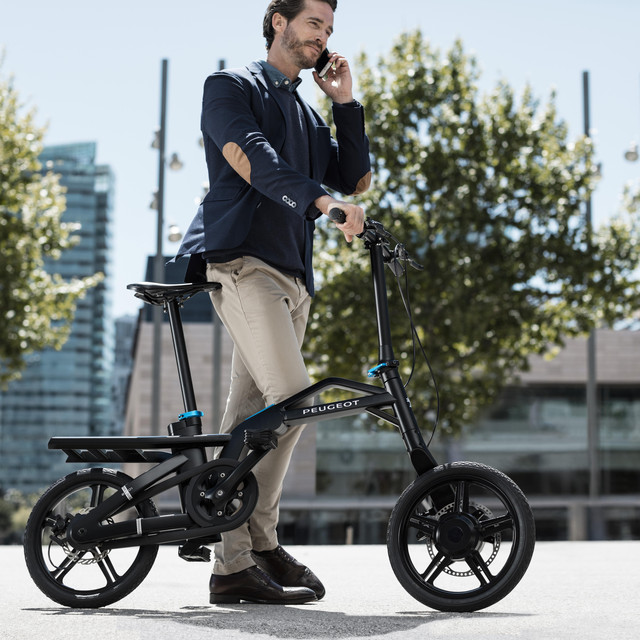 Nouveau SUV PEUGEOT 5008 : e-Bike